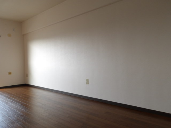 ファミールDANの居間