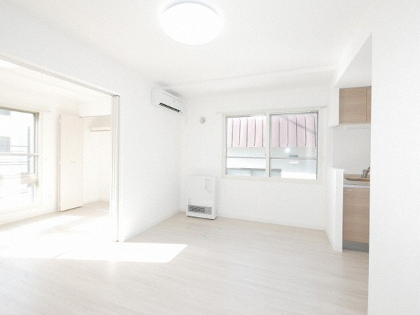 ルミナス山鼻の居間