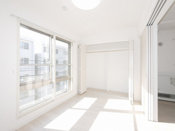 ルミナス山鼻の洋室