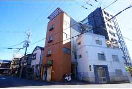スコッチテリア三条の外観