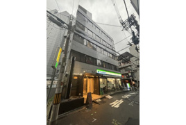 AUSビルの外観