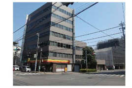 流鉄柏ビル　大型ロールーフ車室 駐車場の外観