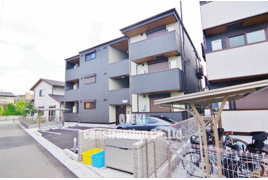 アドラーブルB棟の外観