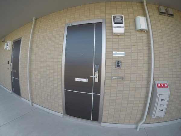 【プレミアム九番館の玄関】