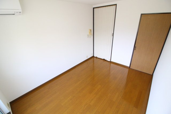 ラポールの洋室