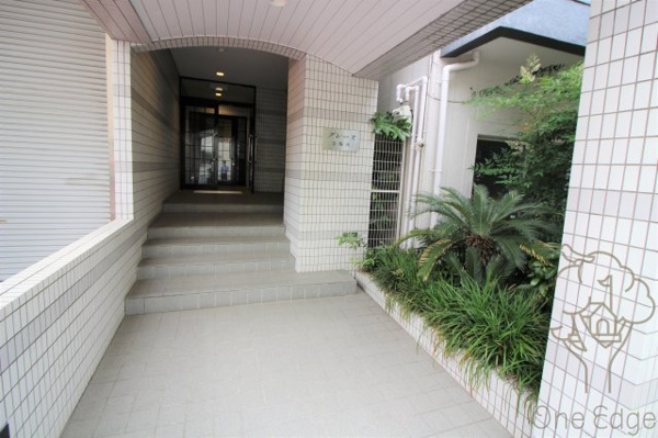 グレース北梅田のエントランス