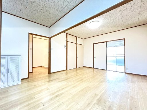 【氏永ハイツの居間】