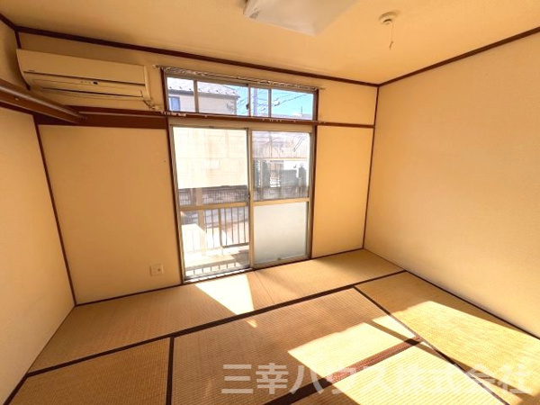 【西東京市保谷町のアパートの和室】