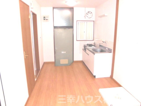 【西東京市保谷町のアパートの玄関】