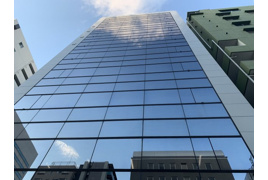 雷電ビルの外観