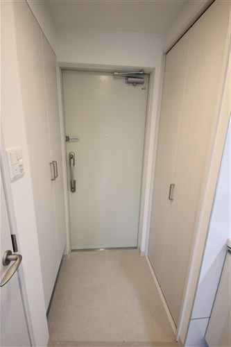 セオリー大阪リバークロスの玄関