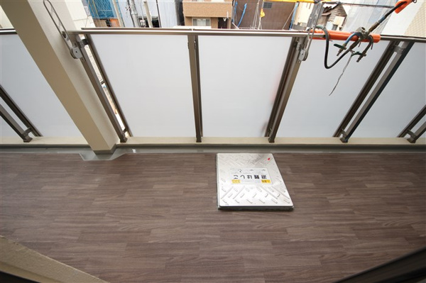 セオリー大阪リバークロスのバルコニー