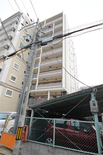 セオリー大阪リバークロスの外観