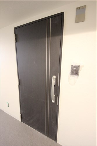 セオリー大阪リバークロスの玄関