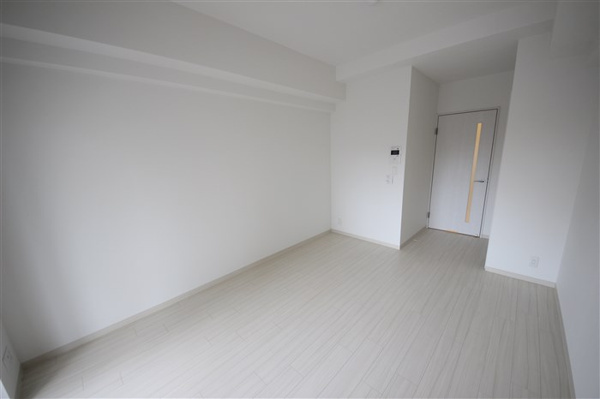 セオリー大阪リバークロスの洋室