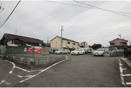 木田モータープールの外観