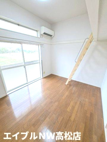 【リッチモンド勅使D棟の居間】