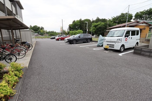 【モン・レーヴの駐車場】