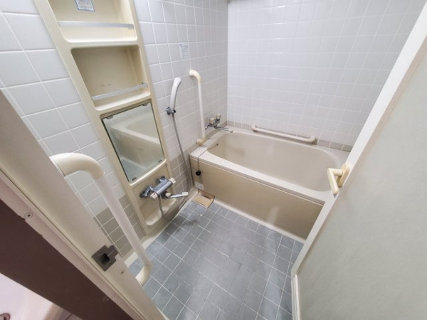 プレジアトウヨウの浴室