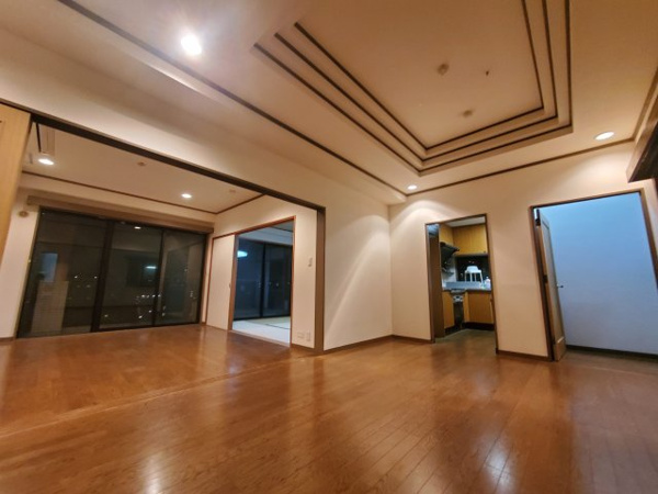 プレジアトウヨウの居間