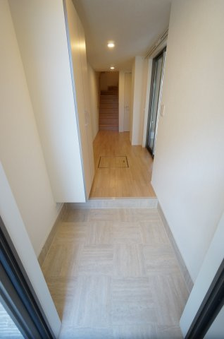 【G・シエルクレールの玄関】