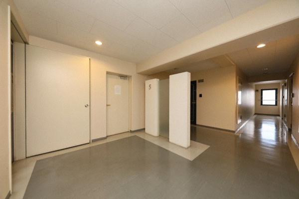 ティアラ資生館の居間