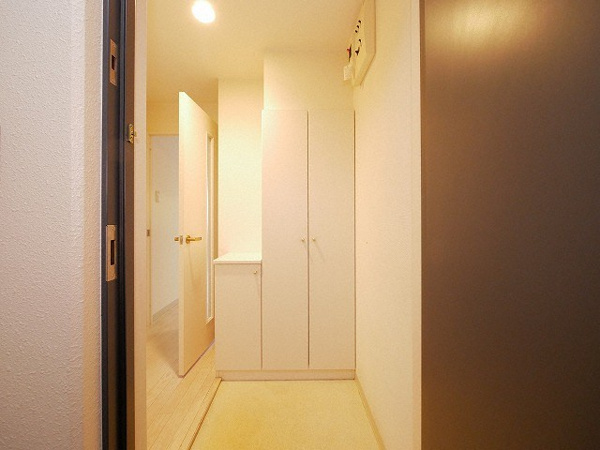 ティアラ資生館の玄関