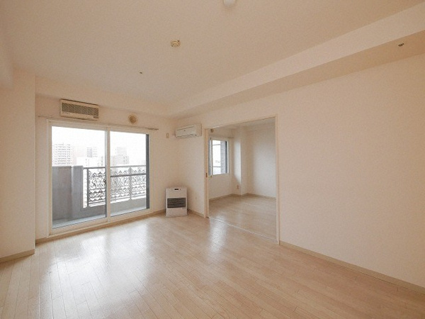 ティアラ資生館の居間