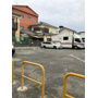 前川モータープールの外観