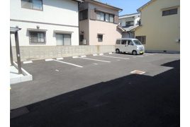 東長戸1丁目　月極駐車場の外観