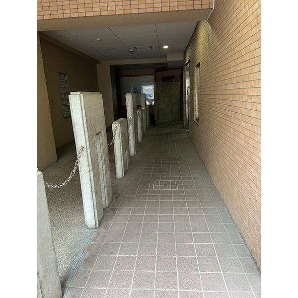 【サン・笹安ビルのエントランス】