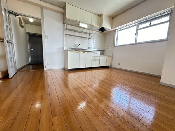 アベニュー長嶋の居間