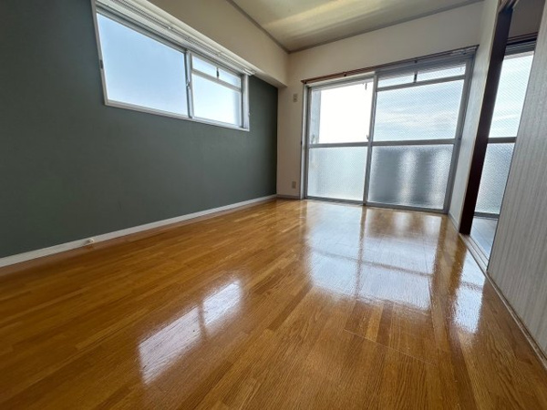 アベニュー長嶋の洋室