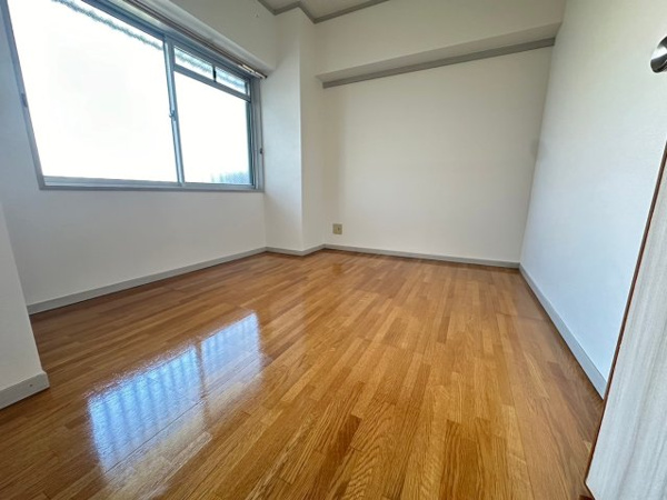 アベニュー長嶋の洋室