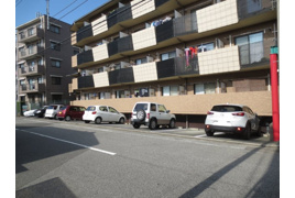 スチューデントハイツ昭和駐車場の外観