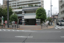 新宿区四谷の駐車場の外観