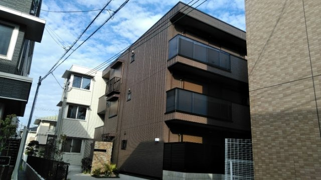 ＦＬＡＩＲ・総持寺/築浅の1LDK/オートロック付き/新婚カップルや単身にもオススメ物件/