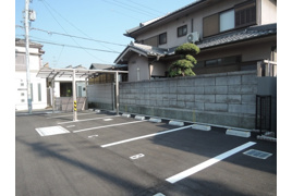 レオネクストクラムⅡ月極駐車場の外観