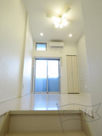 セゾン関目高殿の洋室