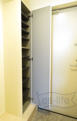 セゾン関目高殿の玄関