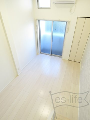 セゾン関目高殿の洋室