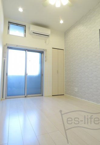 セゾン関目高殿の居間