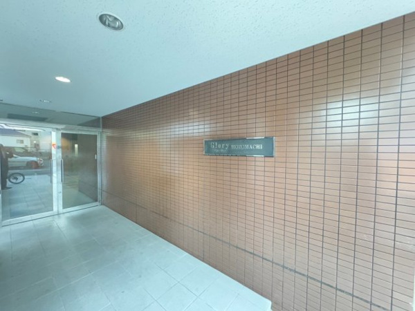 グローリー元町のエントランス