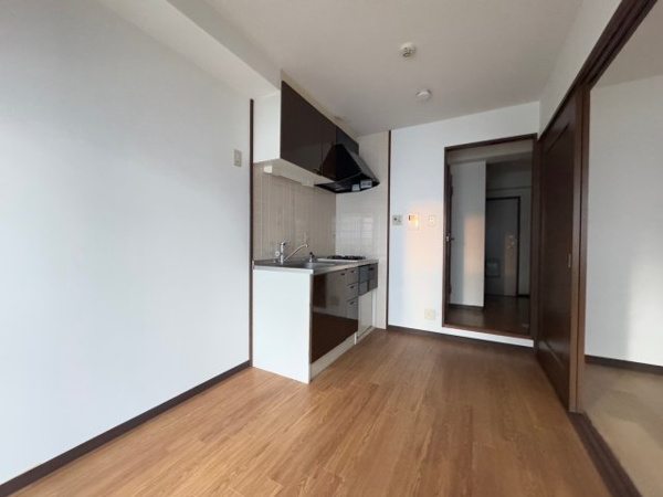 グローリー元町の居間