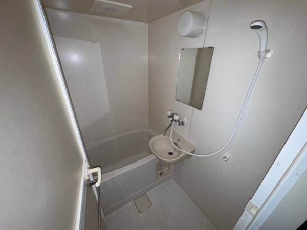 グローリー元町の浴室