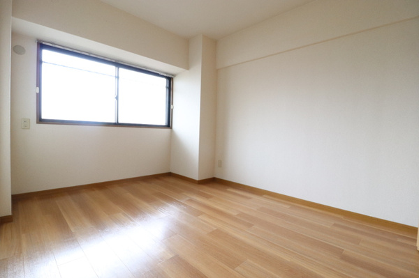 【リシェス城崎の居間】
