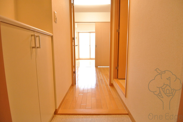 プランドール中津の玄関