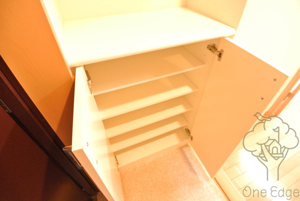 プランドール中津の玄関