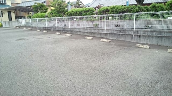 【伊都郡かつらぎ町大字大谷のアパートの駐車場】
