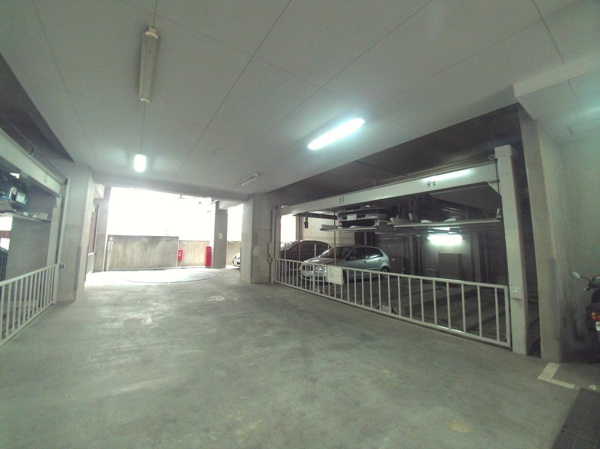 アールヴェール文京白山の駐車場